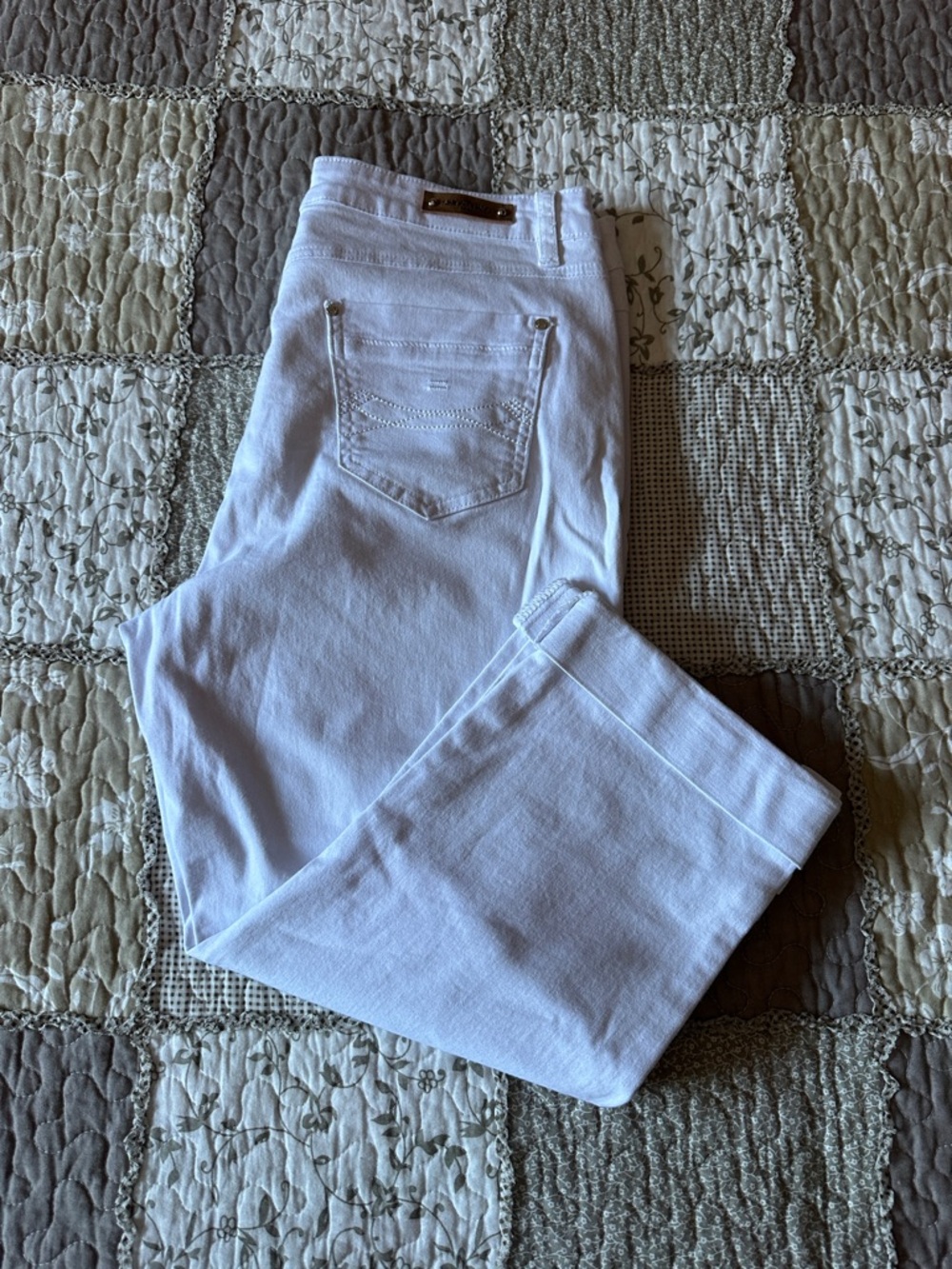 Women’s Simon Chang White Crop Ankle Pants Size 12.